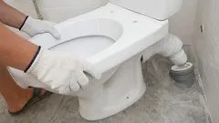 Varför är din toalett ostadig och hur du enkelt kan fixa det själv: ingen rörmokare behövs