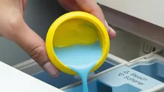 Var är det bästa stället att hälla tvättgel i maskinen: 2 sätt för perfekt renlighet