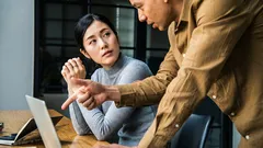 Det kommer att rasera din karriär: 10 tecken på en dålig chef som du inte kan lita på